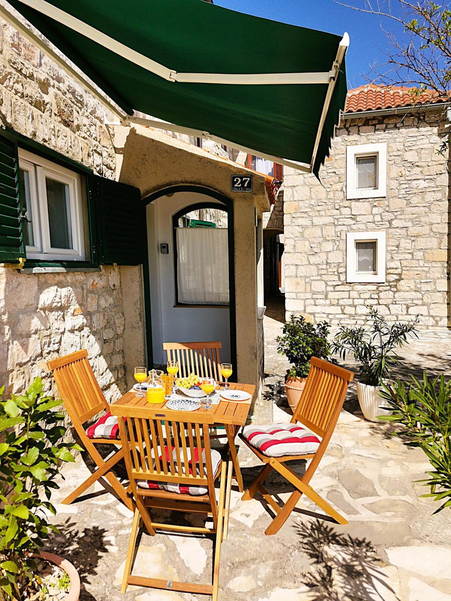 Charming Traditional Townhouse - Holiday Home Kata يزيرا المظهر الخارجي الصورة